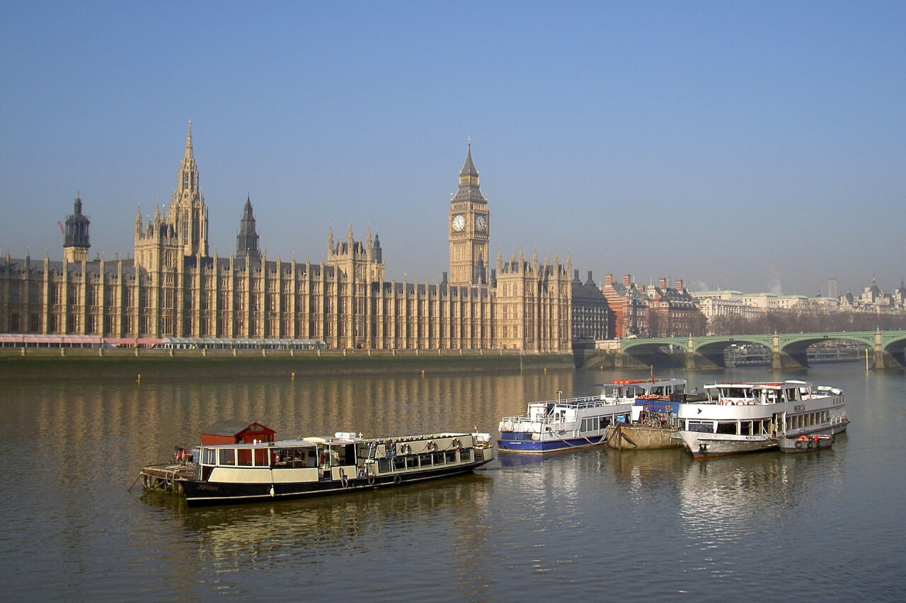 Vessels begin next phase in Clean Air Thames project